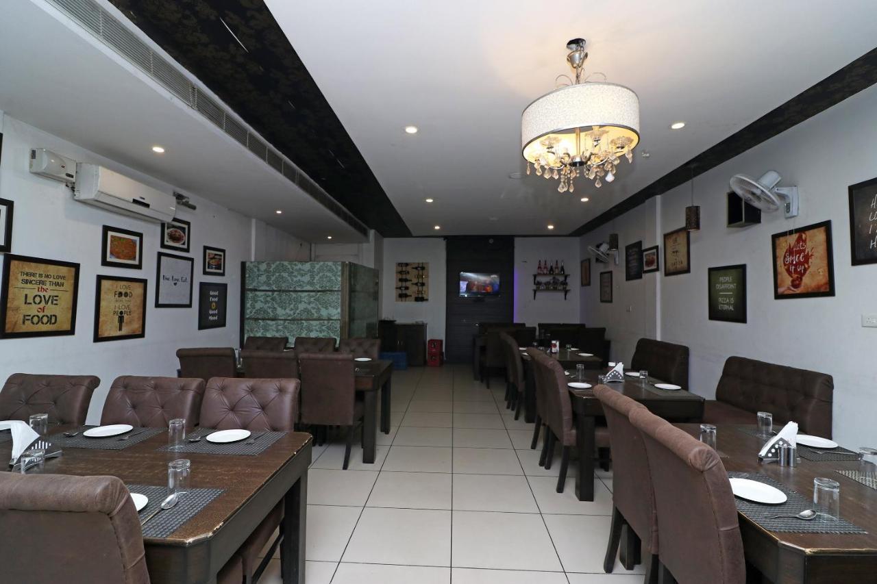 Oyo 22677 Hotel Mehfil Rājpura エクステリア 写真