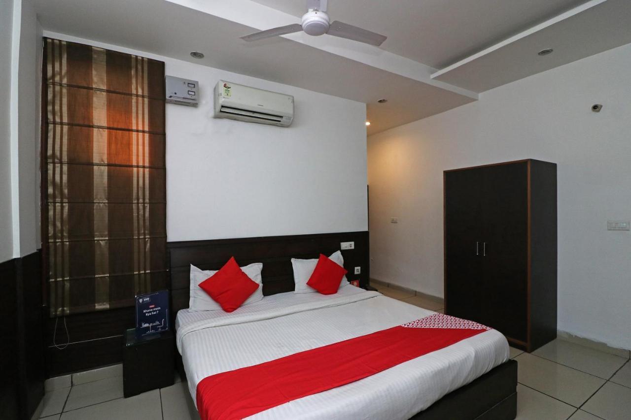 Oyo 22677 Hotel Mehfil Rājpura エクステリア 写真