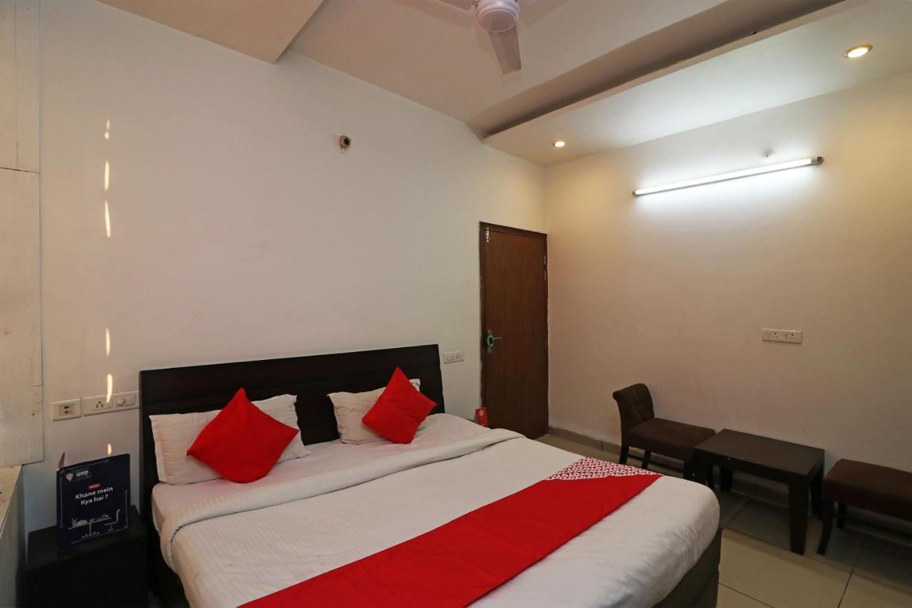 Oyo 22677 Hotel Mehfil Rājpura エクステリア 写真