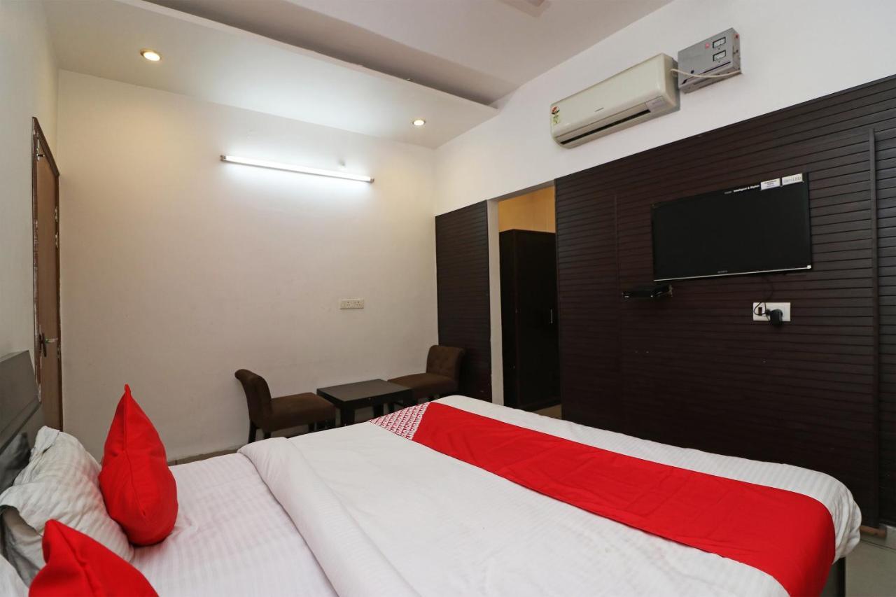 Oyo 22677 Hotel Mehfil Rājpura エクステリア 写真